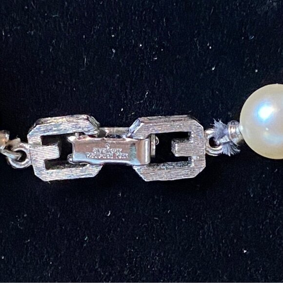 Givenchy 16" Vintage Imitation Pearl Necklace With Rhinestone Clasp - Picture 5 of 9